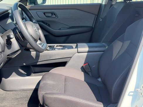 Used 2023 Nissan Rogue S FWD image 4