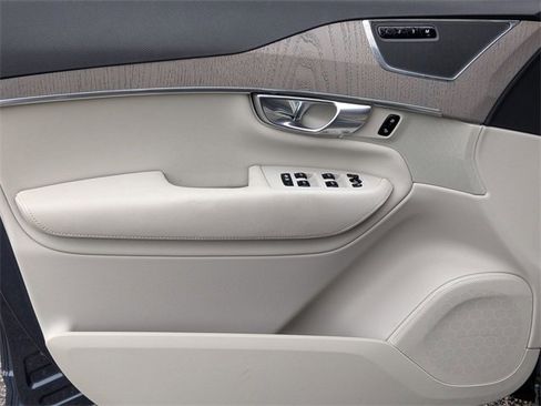 Certified 2025 Volvo XC90 B6 Plus w/ Protection Package Premier image 23