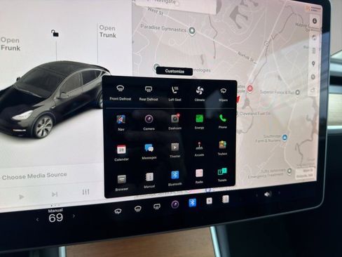Used 2020 Tesla Model Y Long Range image 18