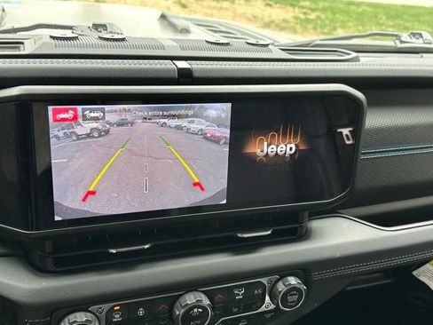 Used 2024 Jeep Wrangler Unlimited Rubicon 4xe image 27