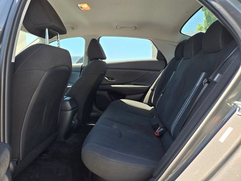 Used 2025 Hyundai Elantra Hybrid FWD image 16