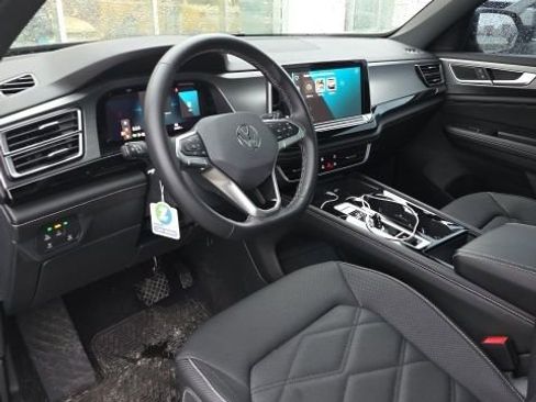 Used 2024 Volkswagen Atlas Cross Sport SE w/ Panoramic Sunroof Package image 3