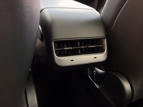 Used 2023 Tesla Model Y 2WD image 21