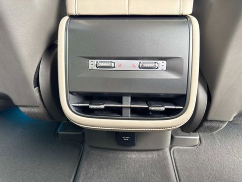 New 2025 Lincoln Nautilus Premier w/ Equipment Group 102A image 23