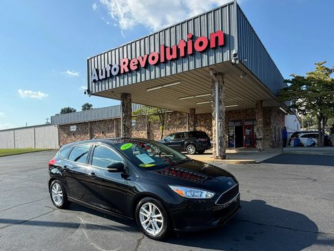 Used 2016 Ford Focus SE FWD image 1