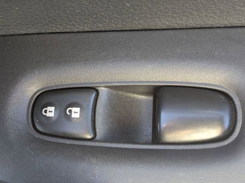 Used 2022 Nissan Rogue Sport SV image 32