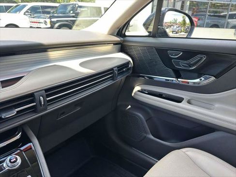 Used 2022 Lincoln Corsair AWD w/ Premium Package image 30