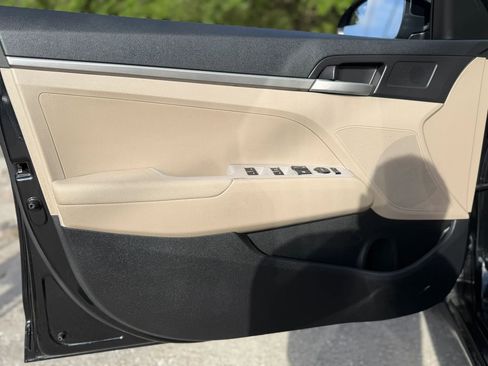 Used 2018 Hyundai Elantra SE w/ Cargo Package FWD image 12