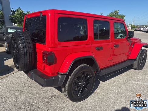 Used 2025 Jeep Wrangler Unlimited Sahara AWD/4WD image 25