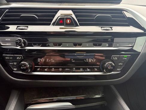 Used 2022 BMW M550i xDrive w/ Executive Package image 28