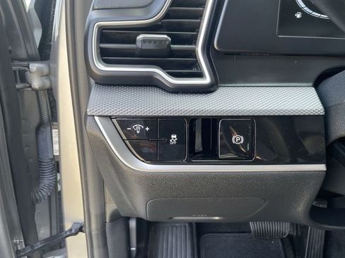 Used 2025 Kia Sportage LX FWD image 21