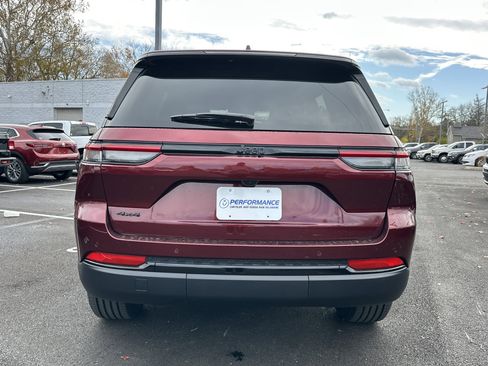 New 2025 Jeep Grand Cherokee Altitude image 15