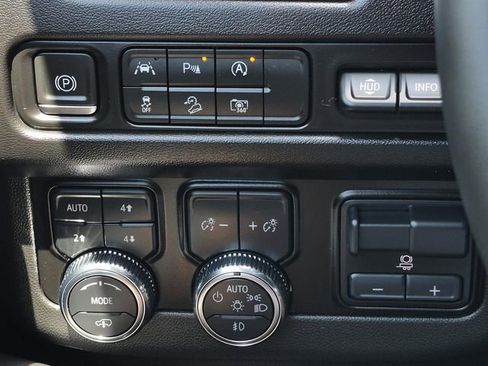 Used 2024 GMC Yukon AT4 AWD/4WD image 39