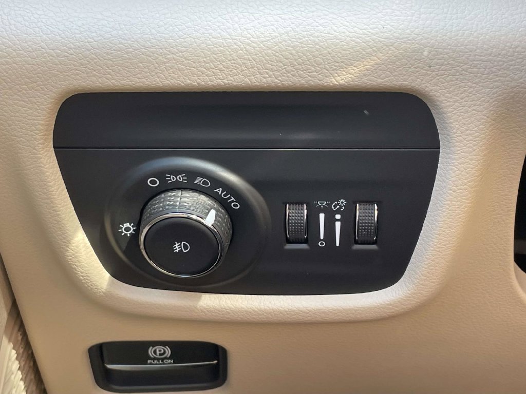 New 2027 Jeep Grand Cherokee Limited AWD/4WD image 29