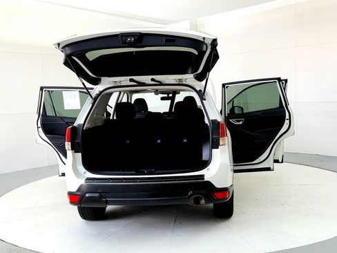 Used 2019 Subaru Forester Premium AWD/4WD image 11