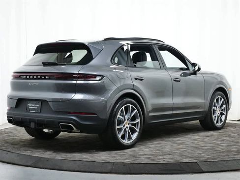 Used 2025 Porsche Cayenne image 7