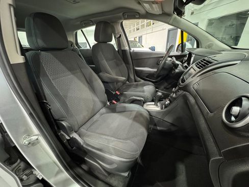 Used 2016 Chevrolet Trax LS image 32