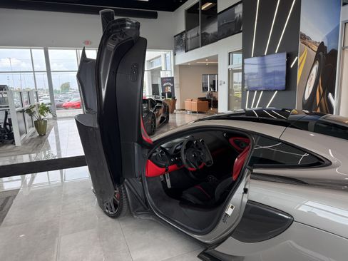 Used 2017 McLaren 570S RWD image 10