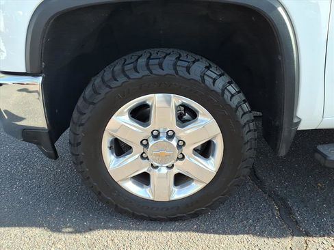 Used 2021 Chevrolet Silverado 2500 LTZ w/ LTZ Premium Package image 9