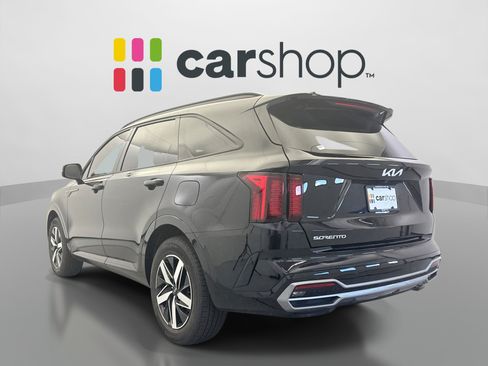 Used 2023 Kia Sorento S w/ Panoramic Sunroof Package FWD image 3