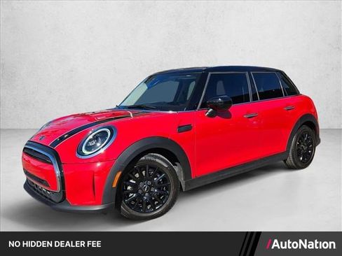 Used 2024 MINI Cooper 4-Door Hardtop FWD image 1