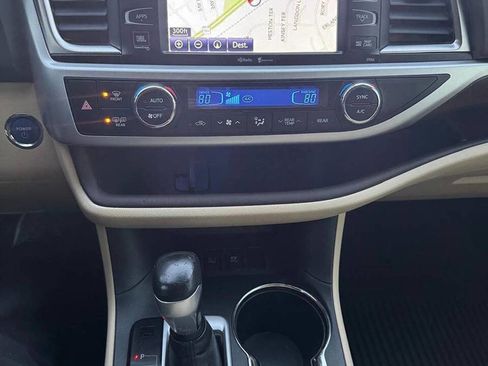 Used 2015 Toyota Highlander Limited Platinum image 21