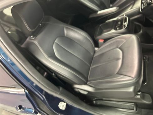 Used 2025 Chrysler Pacifica Select image 26