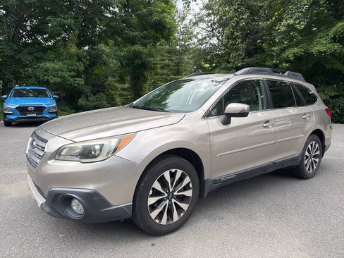 Used 2015 Subaru Outback 2.5i Limited AWD/4WD image 3