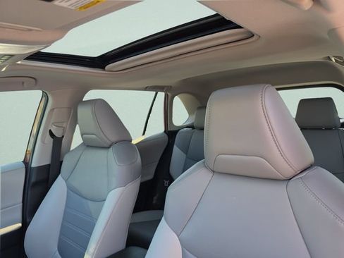 Used 2021 Toyota RAV4 XLE Premium FWD image 32