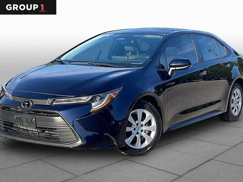 Used 2025 Toyota Corolla LE FWD image 1