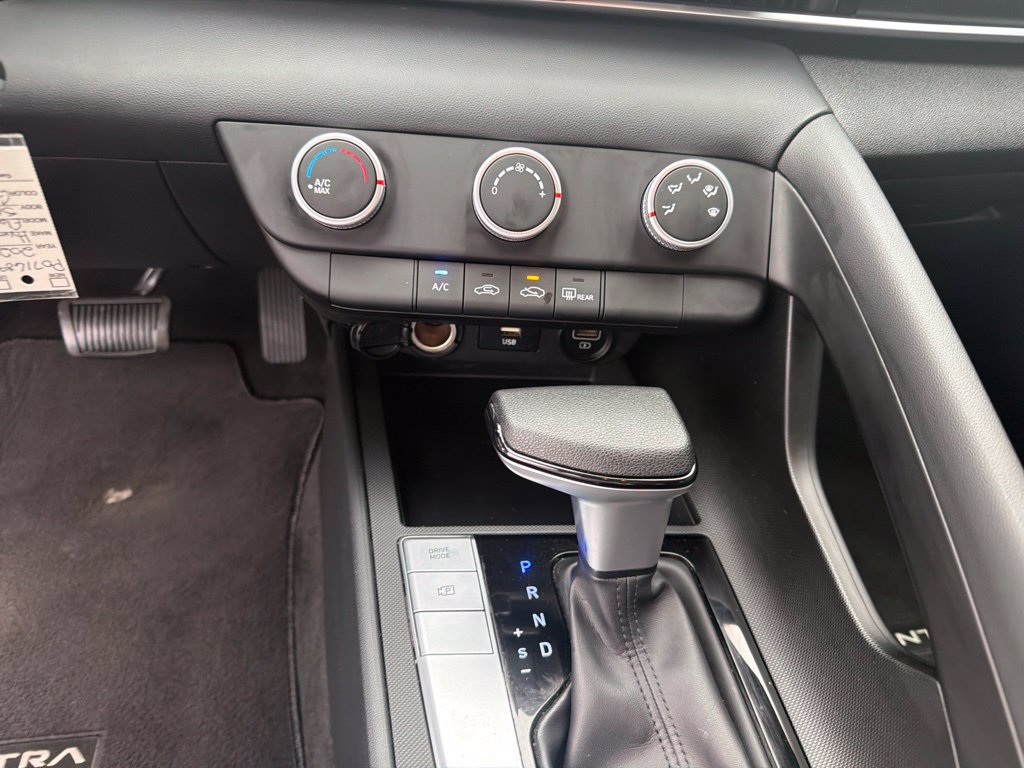 Used 2023 Hyundai Elantra SE FWD image 15