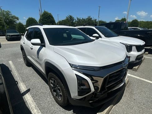 Used 2025 Chevrolet Equinox ACTIV w/ Convenience Package III AWD/4WD image 3