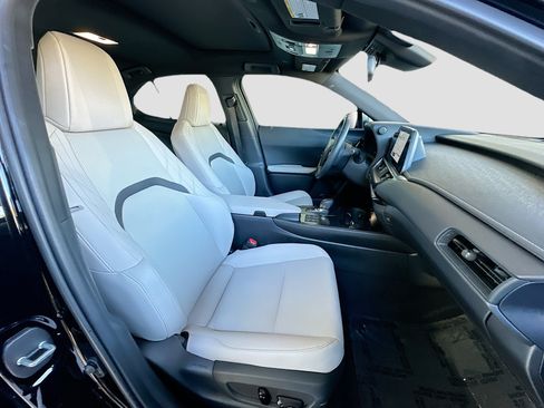 Used 2025 Lexus UX 300h FWD image 17