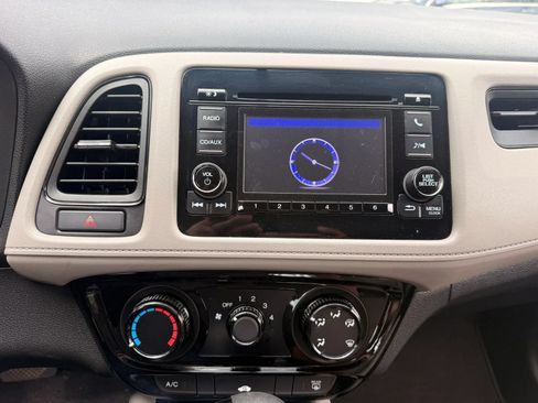 Used 2018 Honda HR-V LX image 17