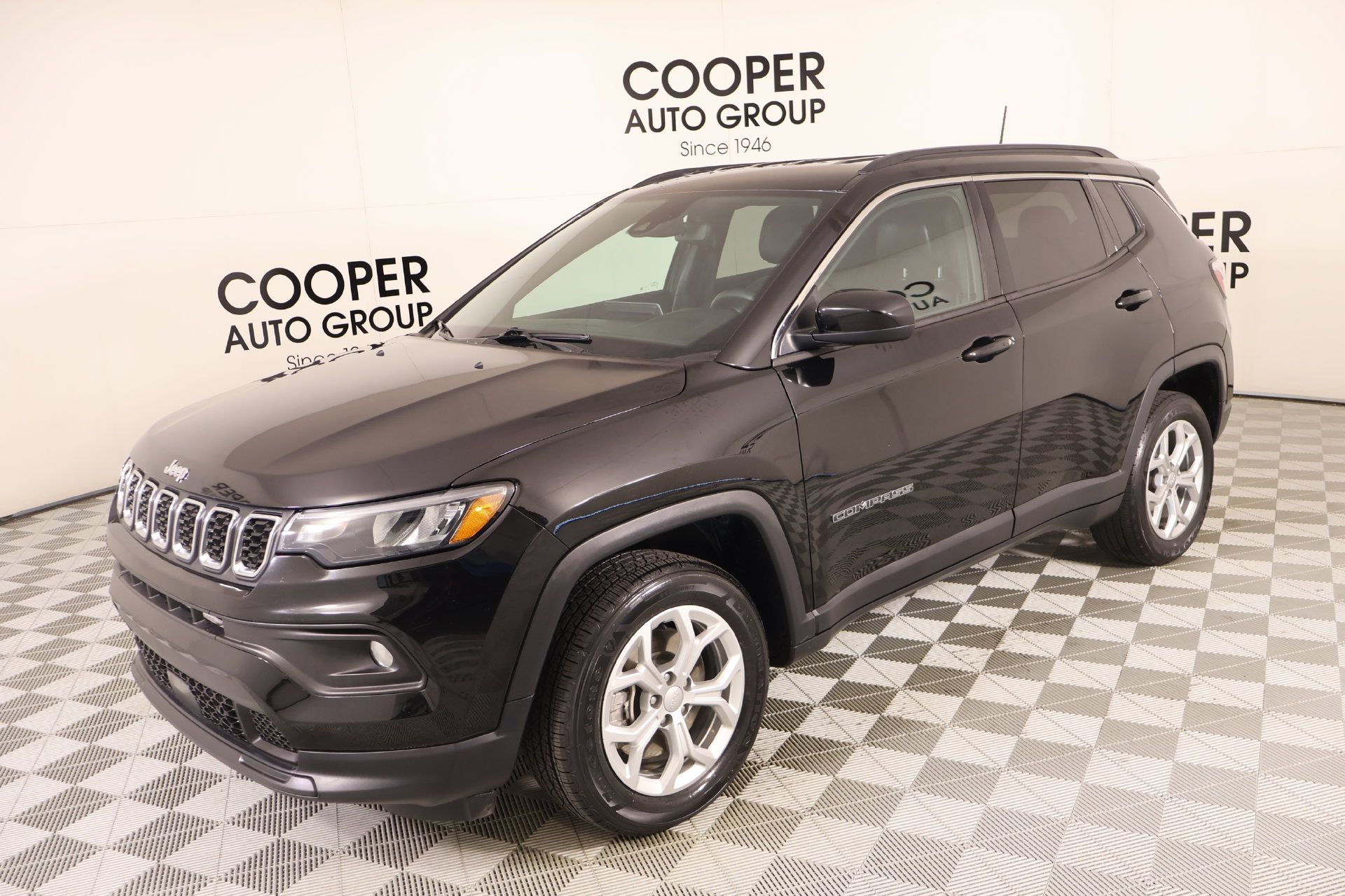 Used 2024 Jeep Compass Latitude AWD/4WD image 9