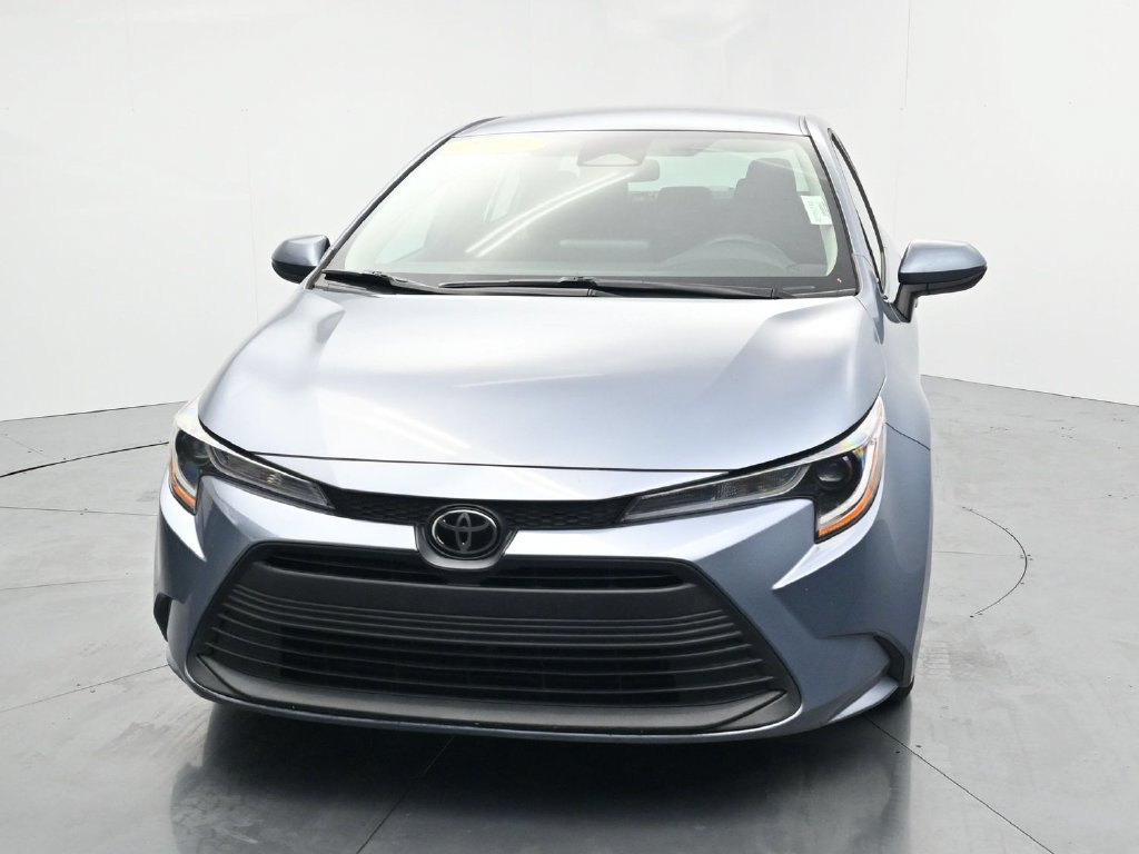 Used 2023 Toyota Corolla LE FWD image 3