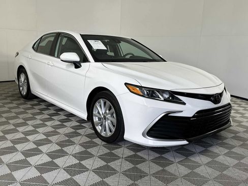 Used 2023 Toyota Camry LE image 2