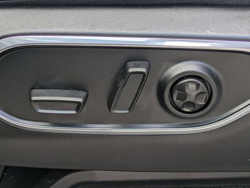 Used 2024 Jeep Wagoneer Series II w/ Flexible Seating Group AWD/4WD image 18