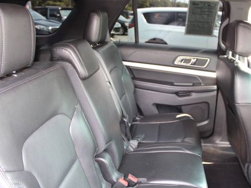 Used 2016 Ford Explorer XLT w/ Equipment Group 202A AWD/4WD image 17