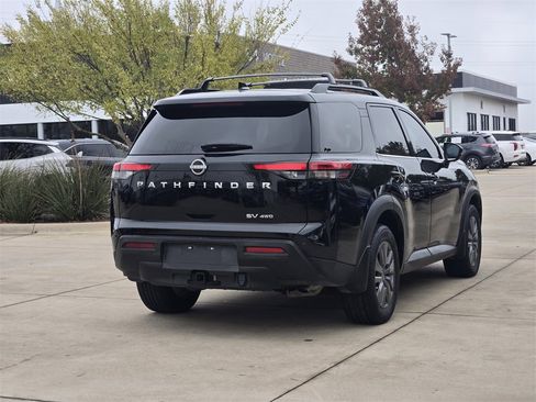 Used 2024 Nissan Pathfinder SV w/ SV Premium Package image 4