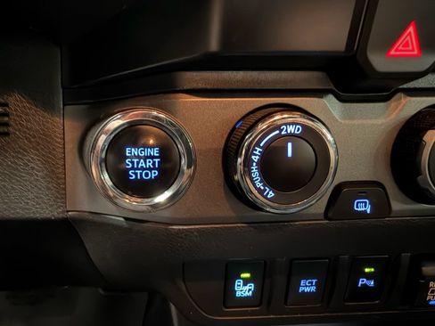 Used 2019 Toyota Tacoma TRD Pro AWD/4WD image 9