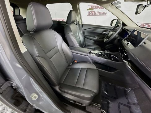 Certified 2025 Nissan Rogue SL image 32