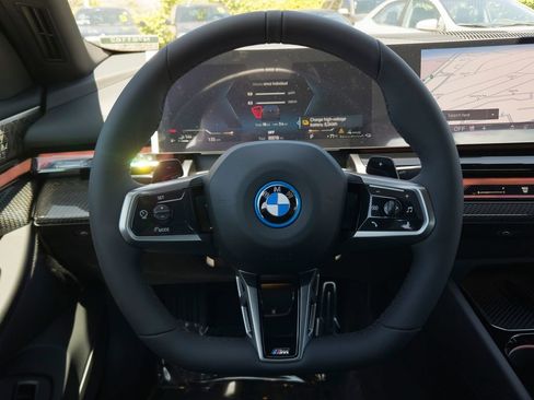 New 2026 BMW 550e xDrive w/ Premium Package AWD/4WD image 15