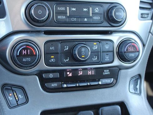 Used 2019 Chevrolet Suburban LT image 40