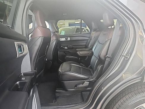 Used 2022 Ford Explorer Platinum w/ Equipment Group 601A AWD/4WD image 29