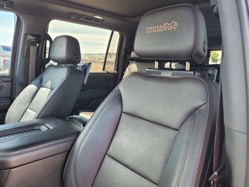 Used 2022 Chevrolet Suburban High Country w/ Premium Package 2 AWD/4WD image 18