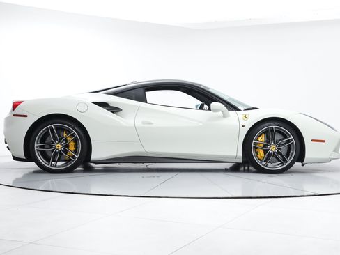 Used 2017 Ferrari 488 GTB RWD image 9