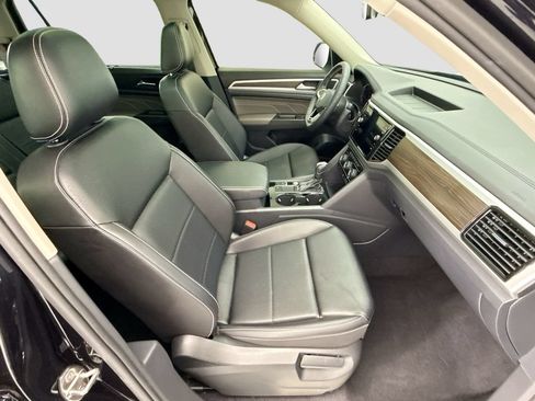 Used 2023 Volkswagen Atlas SE w/ Panoramic Sunroof Package FWD image 18