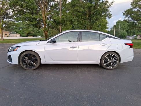 Used 2024 Nissan Altima 2.5 SR FWD image 3