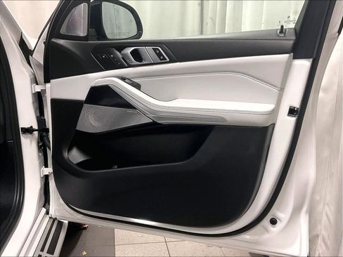 Used 2023 BMW X7 xDrive40i w/ Executive Package image 12